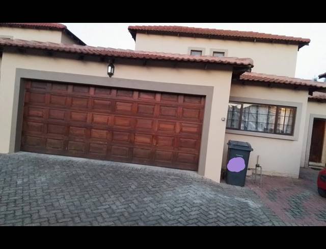 3 BEDROOM APARTMENT FOR SALE IN THERESAPARK